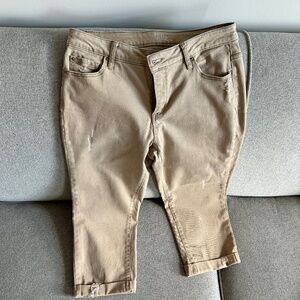 Time and Tru distressed capri jeans